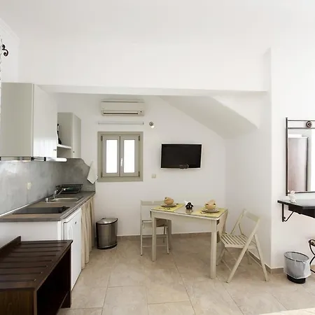 Ostria Hotel apartamentowy Adamantas (Milos)