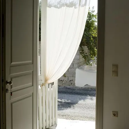 Hotel apartamentowy Ostria Adamantas (Milos)