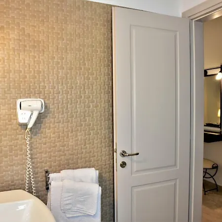 Ostria 4* Adamantas (Milos)