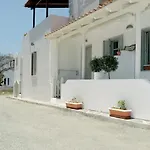Ostria Studios Aparthotel 4*