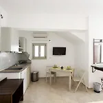 Ostria Lägenhetshotell Adamantas (Milos)