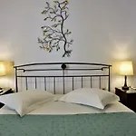 Ostria Studios Aparthotel Adamantas (Milos)