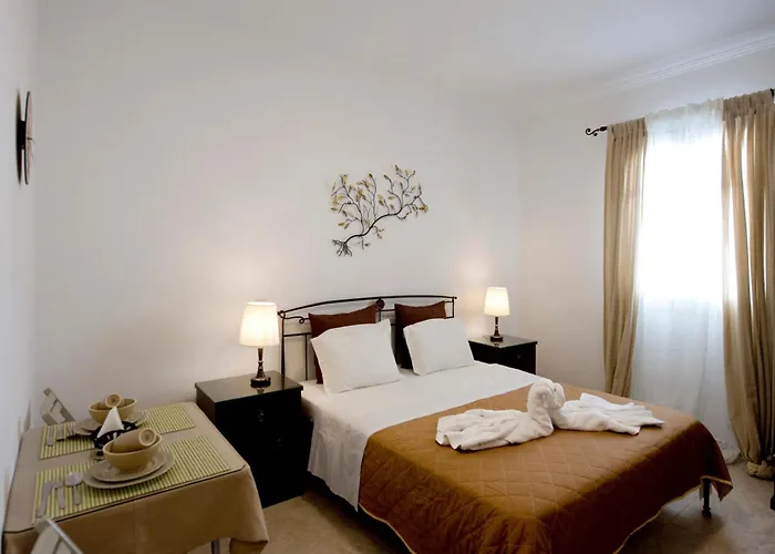 Ostria Apartahotel Adamantas (Milos)