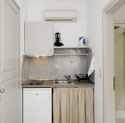 Ostria Adamantas (Milos)