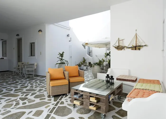 Ostria Adamantas (Milos)